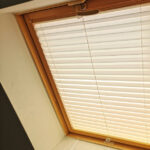 Látková plisé roleta do střešního okna v bílé barvě